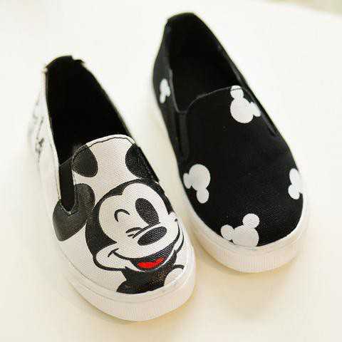 Рвется, портится обувь указывает на болезнь жены, детей или внуков, близких родственников