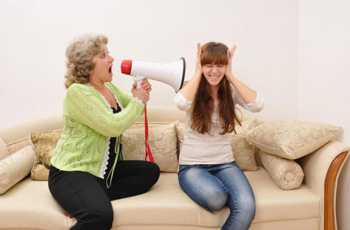 Делайте так как считаете нужным, как будто нет ее рядом и все